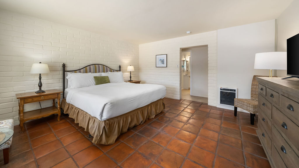 BackBayInnRoom304_01