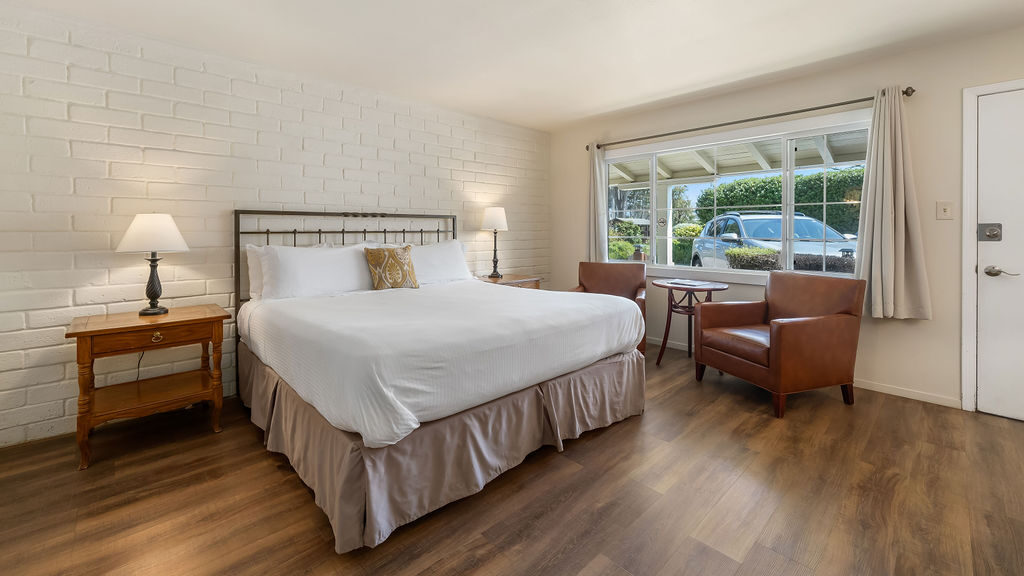 BackBayInnRoom305_02